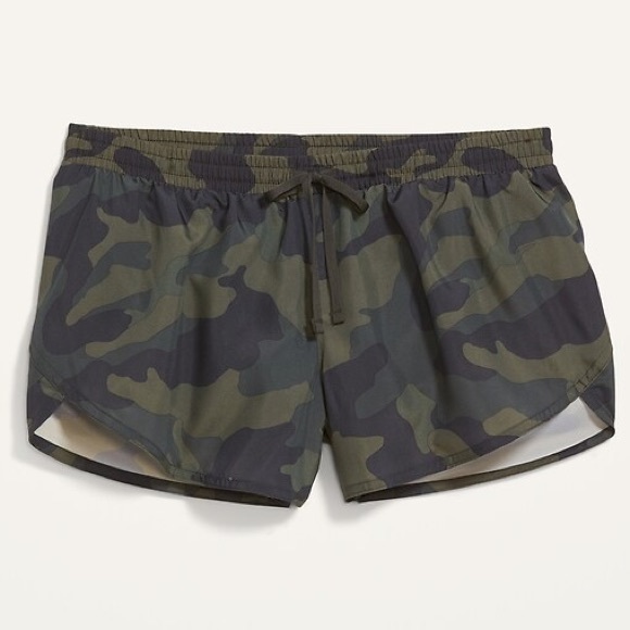 Old Navy ‘Olive Camo’ Mid-Rise Dolphin-Hem Run Shorts - Picture 1 of 3